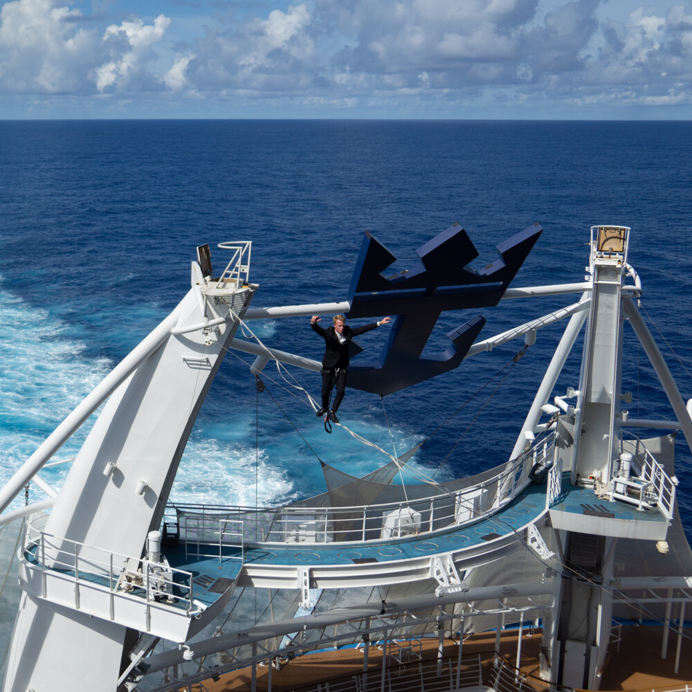 Highline in a suit, Harmony of the seas