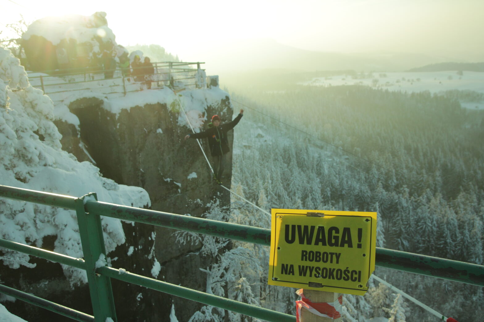 Highline w zimowej krainie – balans na wysokości!